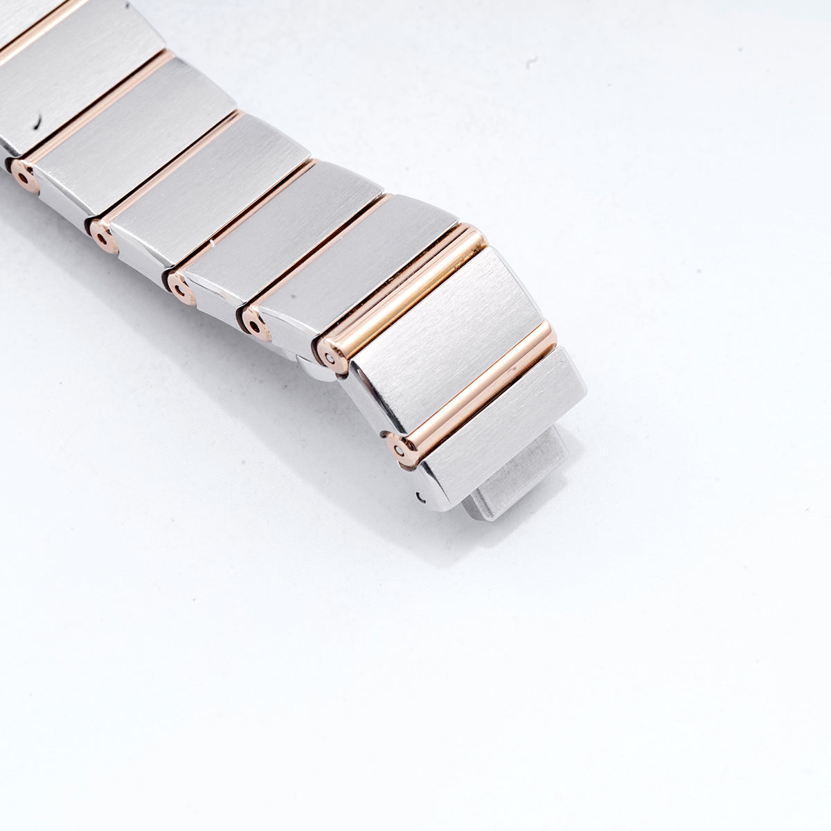Omega Constellation Series 131.20.28.60.55.001 Watch with 28mm White Mother-of-Pearl Dial and Gold Steel Quartz Movement  / whp033368